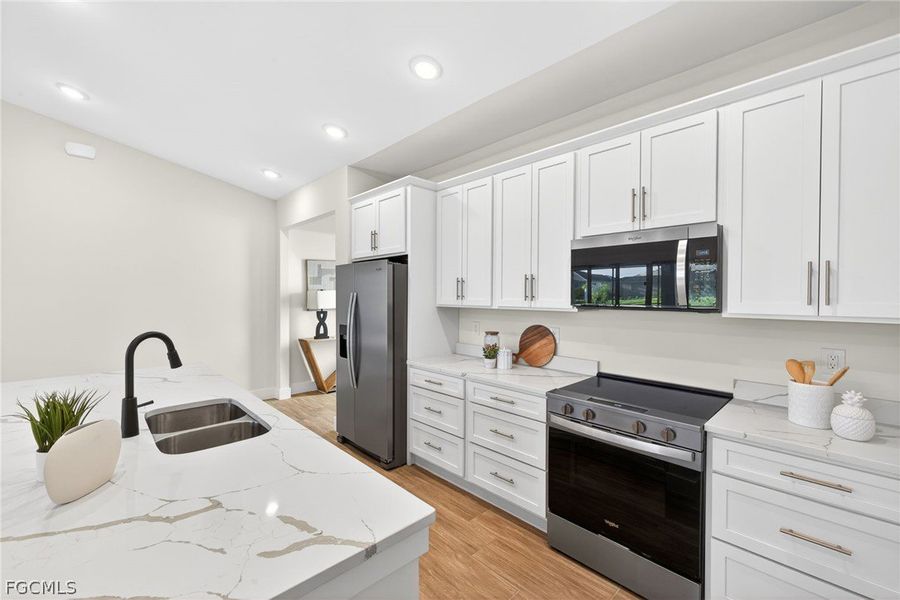 Furnished interior view inside a new home in Cape Coral, Cape Coral (Image 16).
