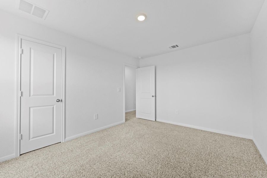 Spacious, unfurnished interior of a new home in Bar W Ranch, Leander (Image 16).