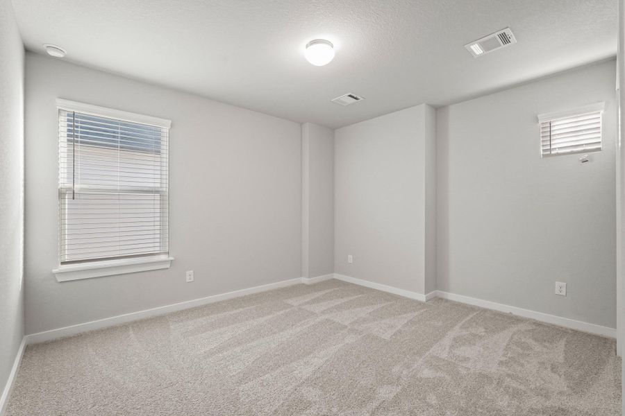 Spacious, unfurnished interior of a new home in Morton Creek Ranch, Katy (Image 7).