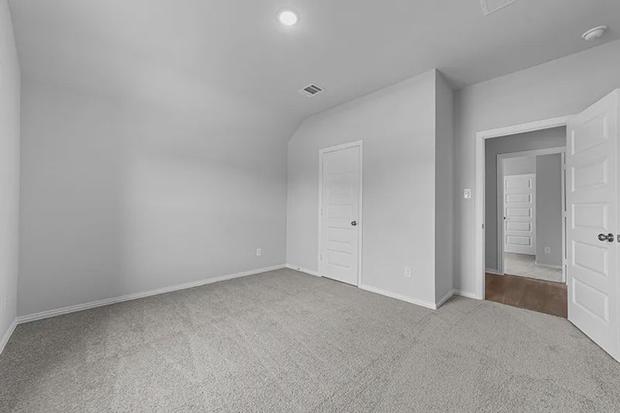 Spacious, unfurnished interior of a new home in Rolling Ridge, Van Alstyne (Image 14).