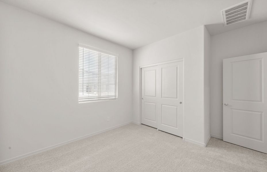 Spacious, unfurnished interior of a new home in Alamar, Avondale (Image 17).