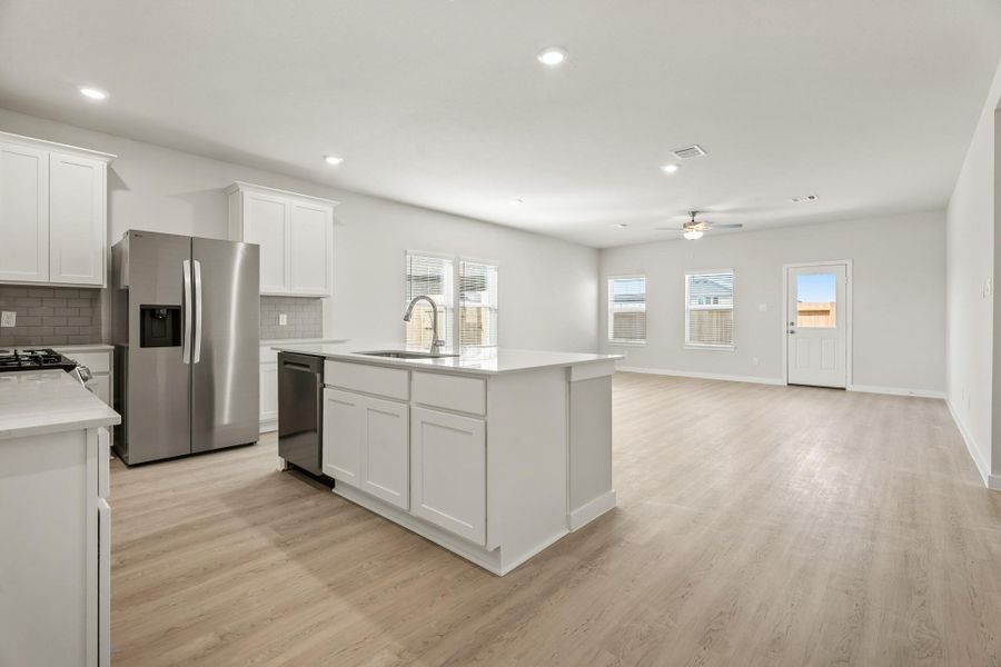 Furnished interior view inside a new home in Pearlbrook, Texas City (Image 13).