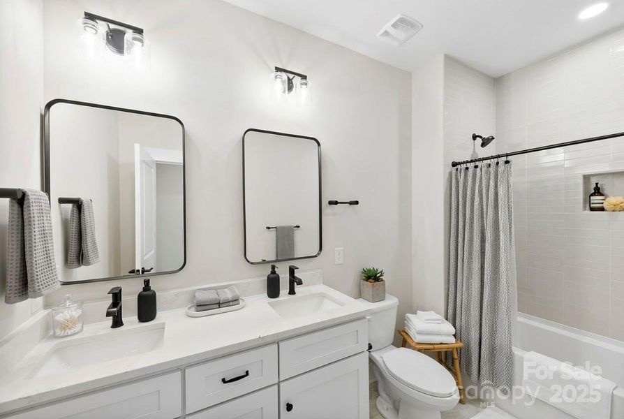 Virtual staging of bath Virtual staging of bath