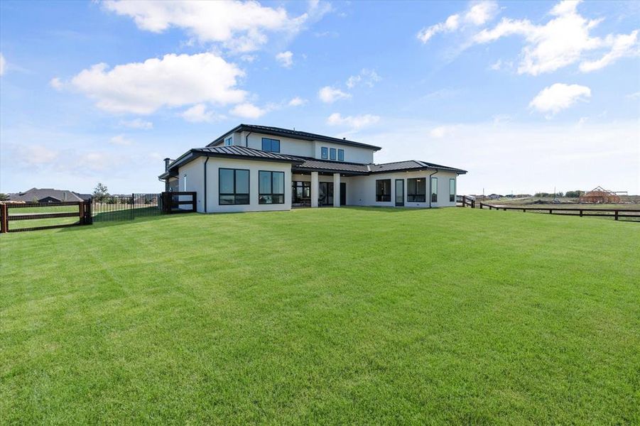 Exterior details and patio area of a home in The Highlands, Northlake (Image 3).