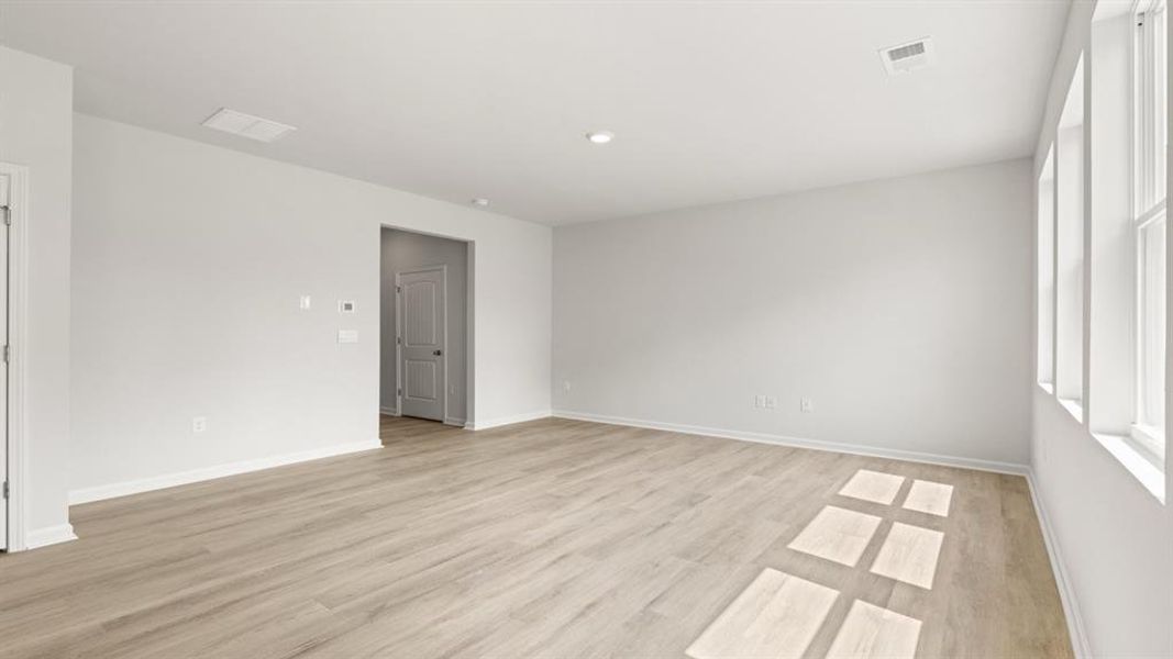 Spacious, unfurnished interior of a new home in Sherwood Manor, South Fulton (Image 12).