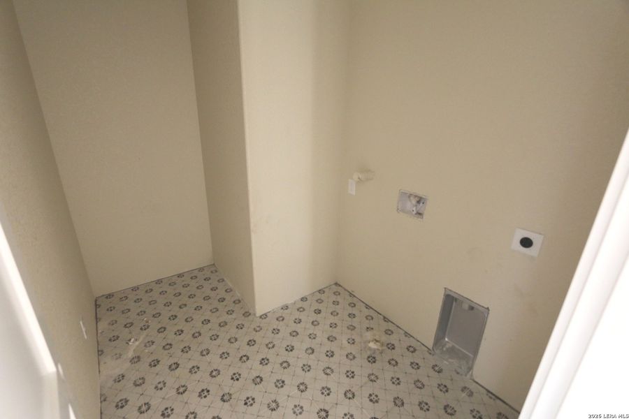 Spacious, unfurnished interior of a new home in , Adkins (Image 6).