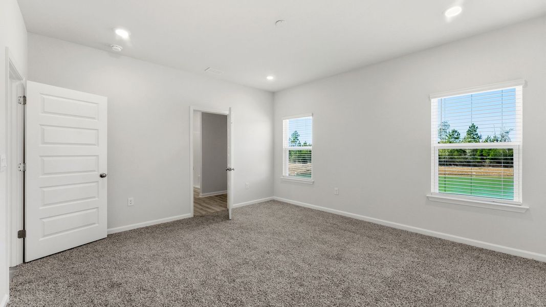 Spacious, unfurnished interior of a new home in Hodges Bayou Plantation, Panama City (Image 18).