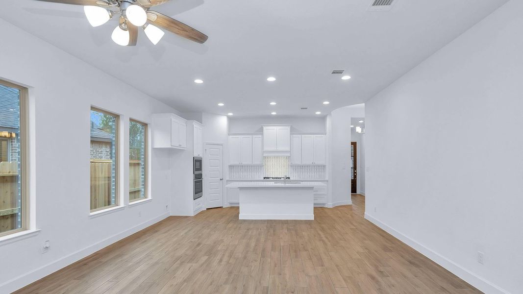 Spacious, unfurnished interior of a new home in Woodhavyn 40', Magnolia (Image 11).