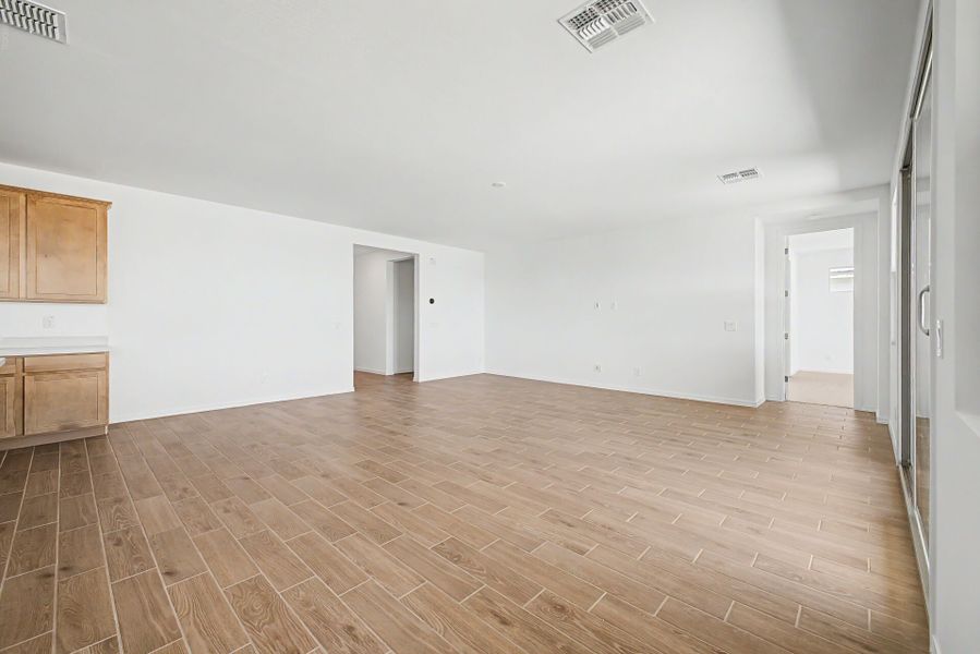 Spacious, unfurnished interior of a new home in White Tank Vistas, Waddell (Image 10). Spacious, unfurnished interior of a new home in White Tank Vistas, Waddell (Image 10).