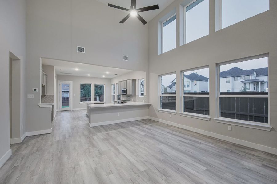 Spacious, unfurnished interior of a new home in Alsatian Oaks, Castroville (Image 14).