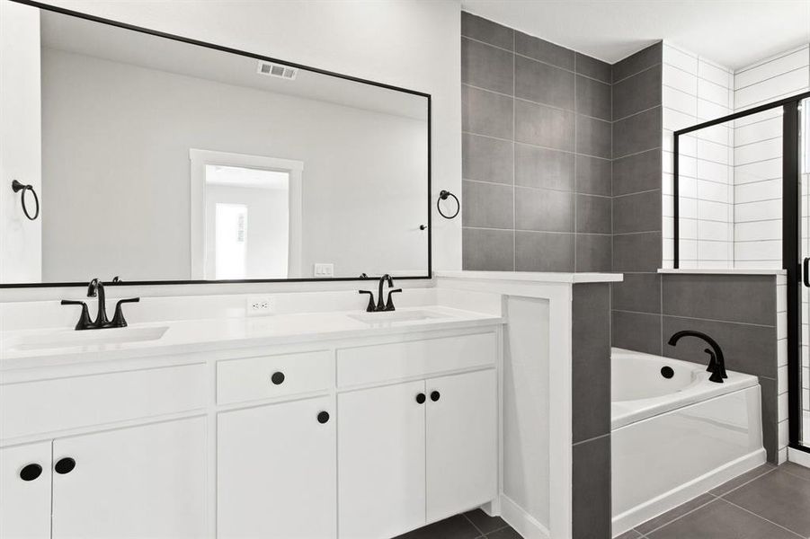 021-2020AldrichRoad-Celina-TX-75009-PrimaryBathroom.jpg-SMALL