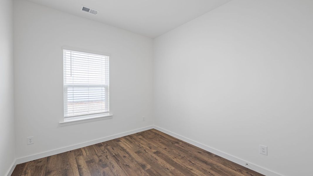 Spacious, unfurnished interior of a new home in The Cove at Thrasher Landing, Hixson (Image 15).