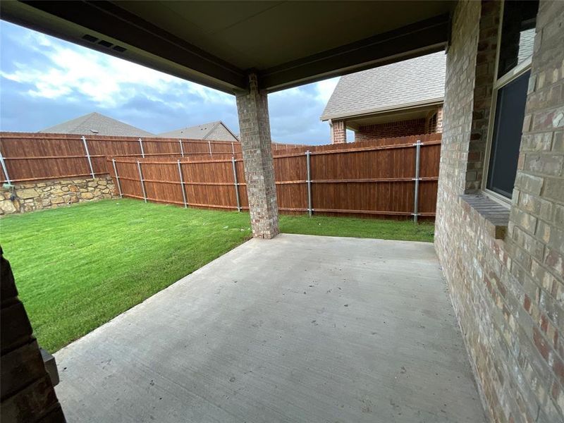 Exterior details and patio area of a home in Elevon, Lavon (Image 17).