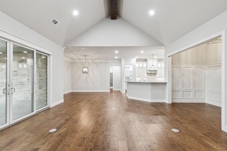 Spacious, unfurnished interior of a new home in , Granbury (Image 17). Spacious, unfurnished interior of a new home in , Granbury (Image 17).