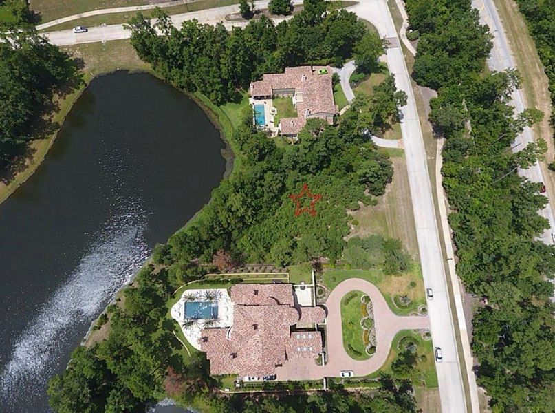 Community amenities in , Spring (Image 6).