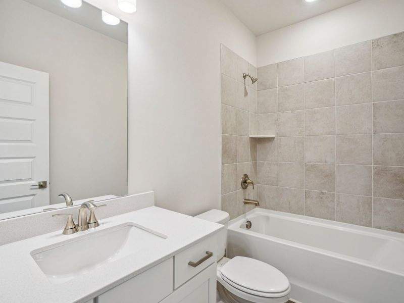 The Leighton floorplan with the Upscale Rustic Linen interior package.