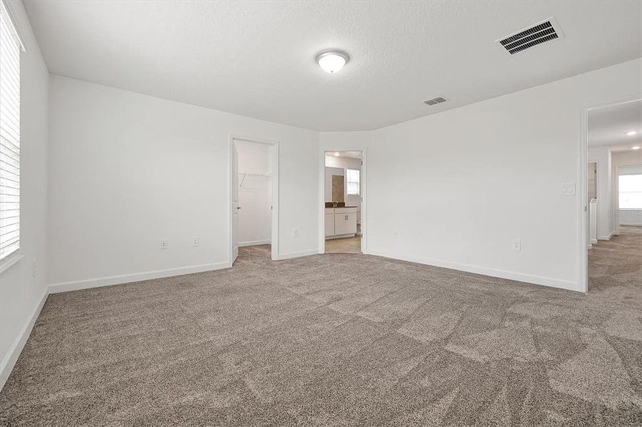 Spacious, unfurnished interior of a new home in , Orlando (Image 28).