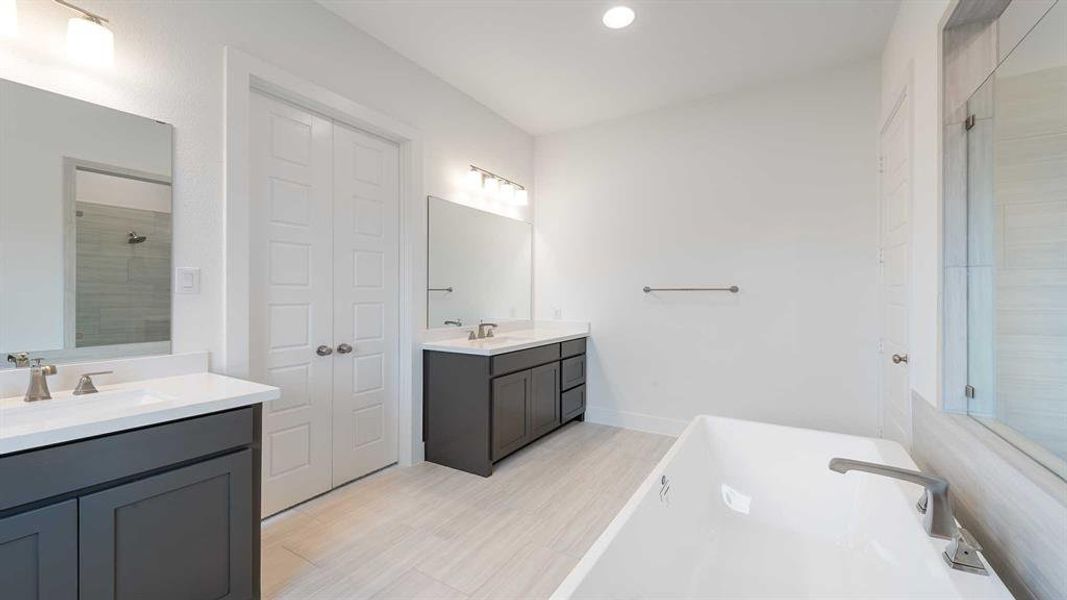 Furnished interior view inside a new home in Myrtle Creek 60', Waxahachie (Image 13).