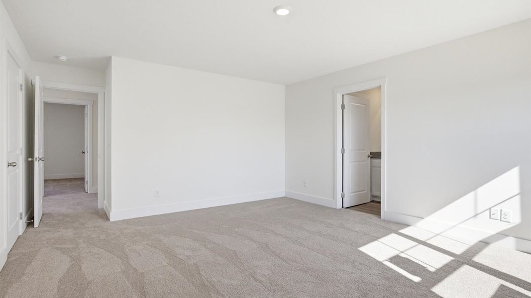 Spacious, unfurnished interior of a new home in Millstone Village, Morristown (Image 33).