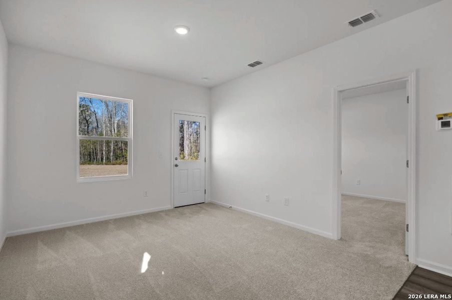 Spacious, unfurnished interior of a new home in Sutton Farms, San Antonio (Image 10).