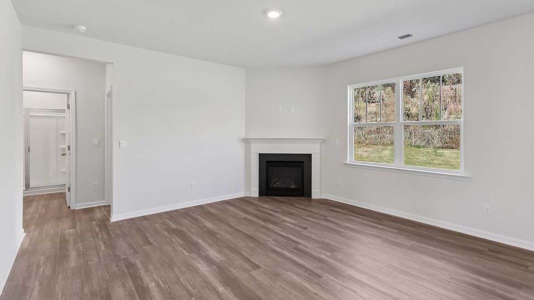 Spacious, unfurnished interior of a new home in Rydele Heights, Asheville (Image 23).