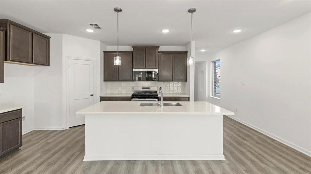 03. 758 Gentle Bird - Kitchen