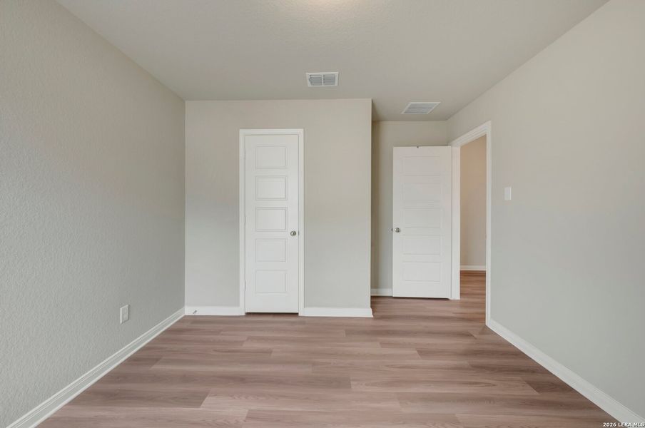 Spacious, unfurnished interior of a new home in Hickory Ridge Estates, Elmendorf (Image 18).