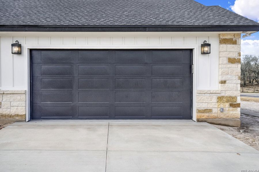Exterior details and patio area of a home in , La Vernia (Image 30).