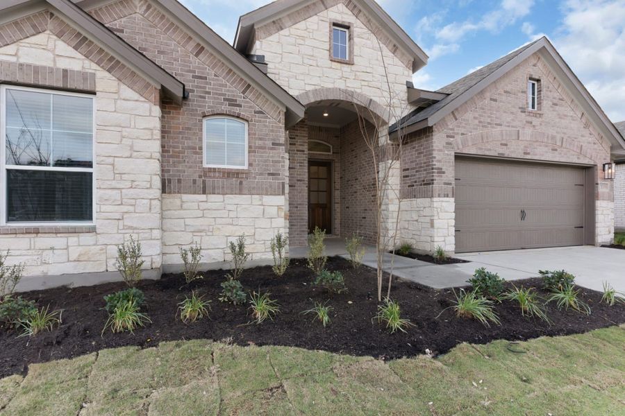 Exterior details and patio area of a home in Highland Village, Georgetown (Image 3).