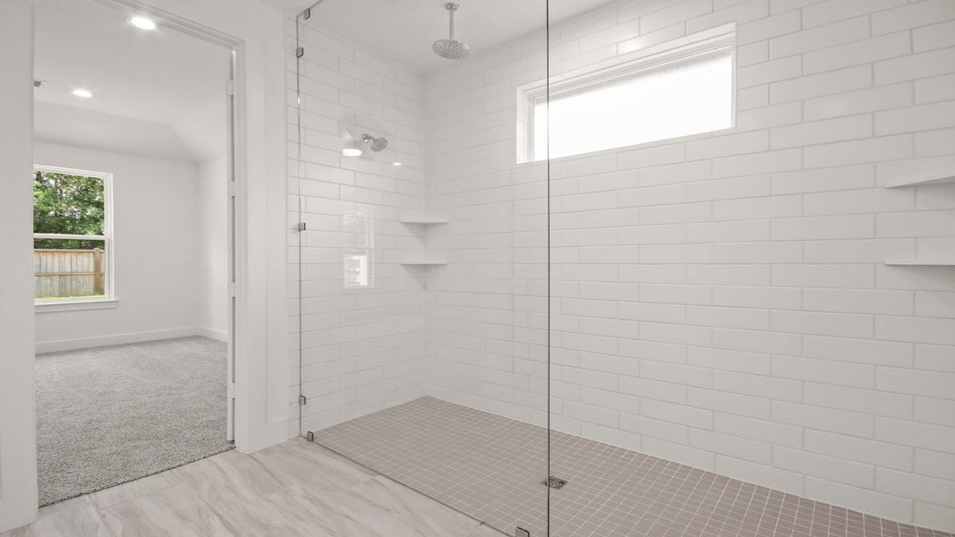 Spacious, unfurnished interior of a new home in Silverthorne, Conroe (Image 13).