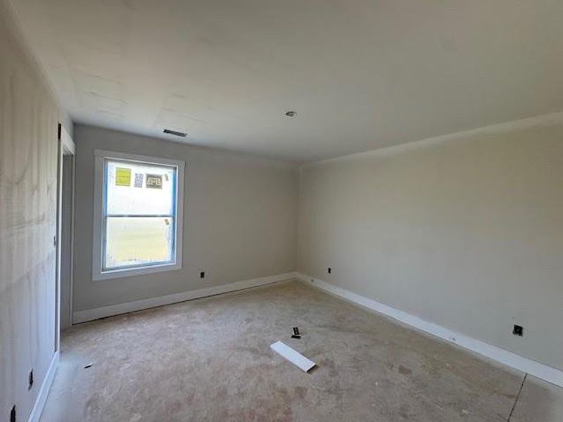 Spacious, unfurnished interior of a new home in , Hartwell (Image 8).