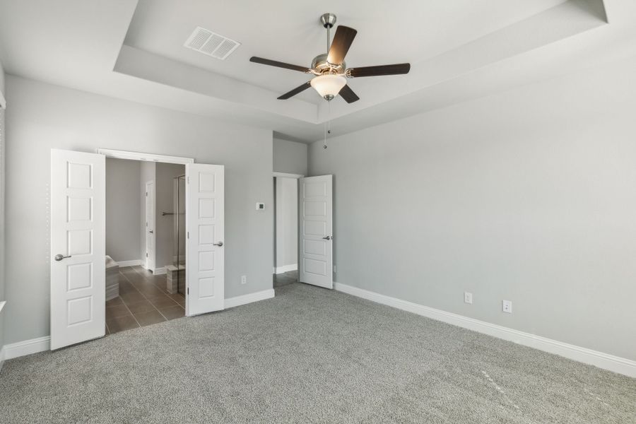 Spacious, unfurnished interior of a new home in Oaks of North Grove, Waxahachie (Image 24). Spacious, unfurnished interior of a new home in Oaks of North Grove, Waxahachie (Image 24).
