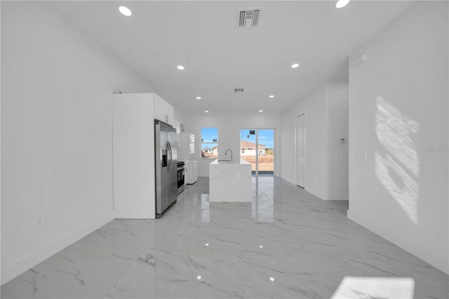 Spacious, unfurnished interior of a new home in , Lehigh Acres (Image 17).