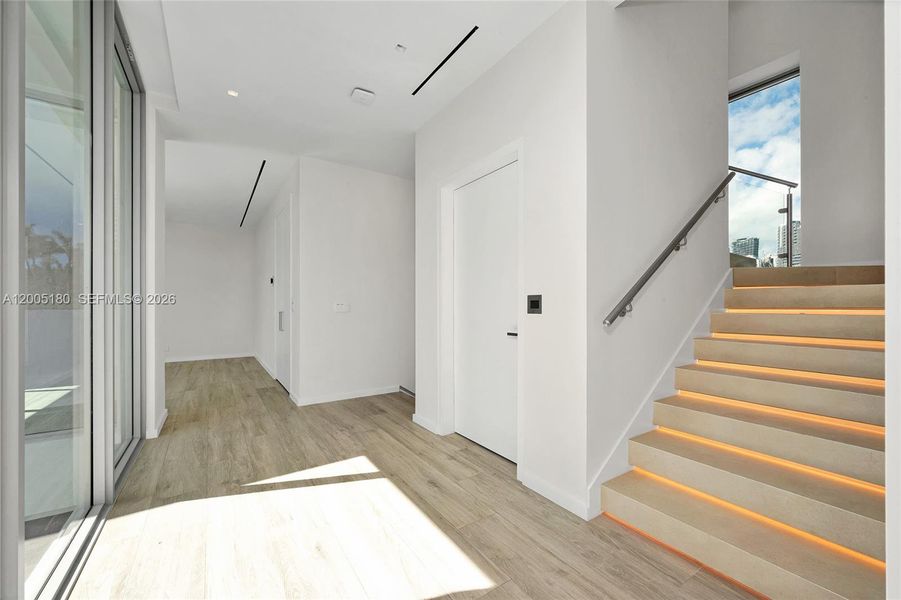 Spacious, unfurnished interior of a new home in , Miami (Image 44).