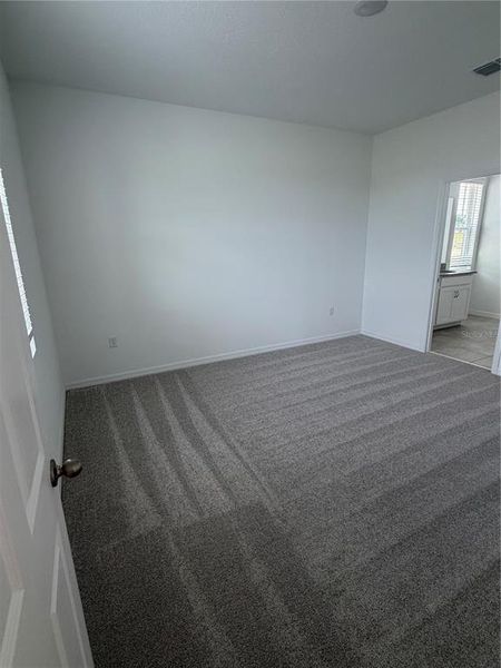 Spacious, unfurnished interior of a new home in Hodges Reserve, Howey-in-the-Hills (Image 8).