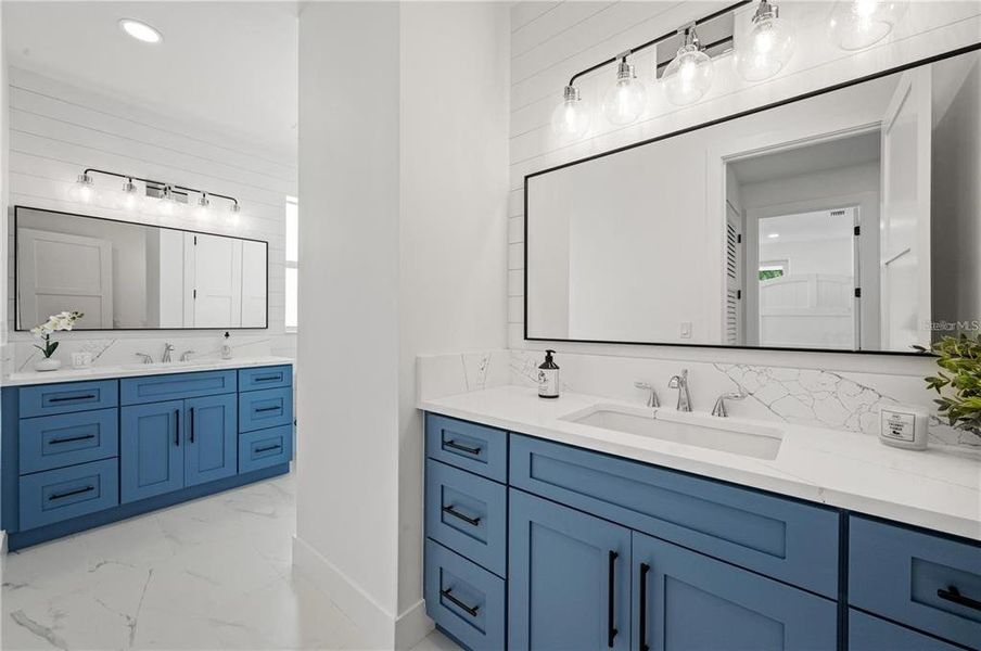 Furnished interior view inside a new home in , Sarasota (Image 34).