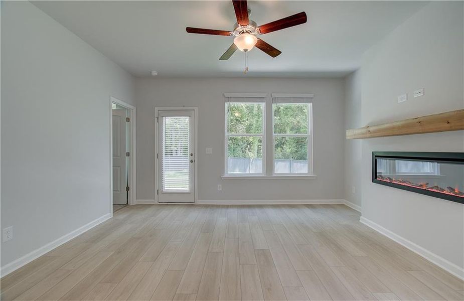 Spacious, unfurnished interior of a new home in Enclave at Evergreen, Fairburn (Image 12).