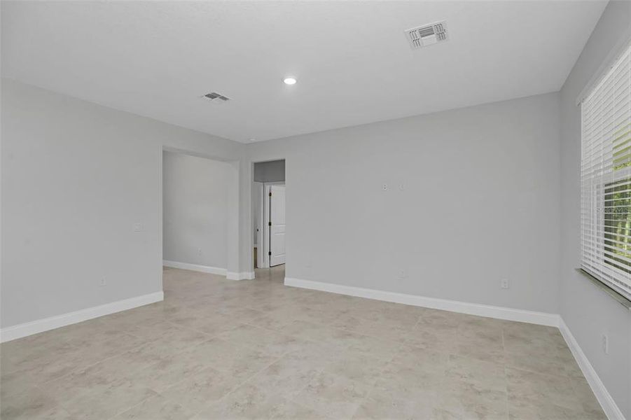 Spacious, unfurnished interior of a new home in , Citrus Springs (Image 29).