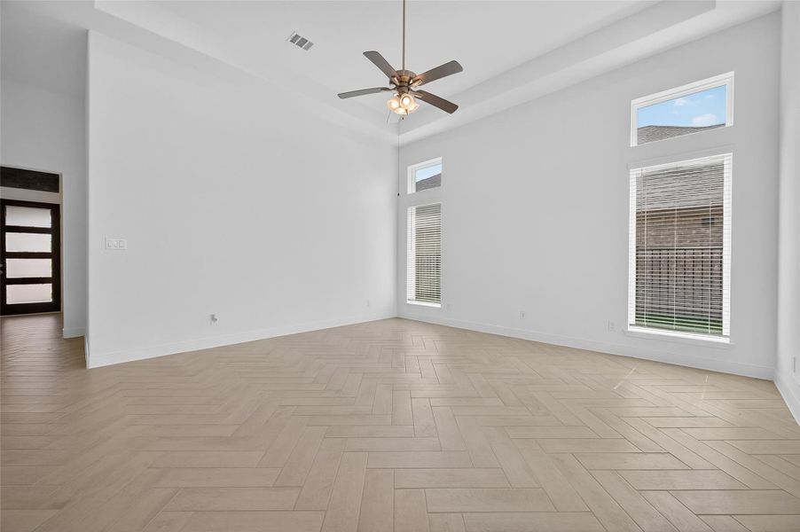 Spacious, unfurnished interior of a new home in Lago Mar, Texas City (Image 26).