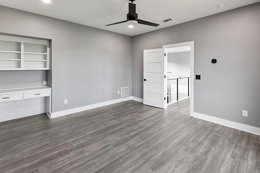 Spacious, unfurnished interior of a new home in , Sadler (Image 25).
