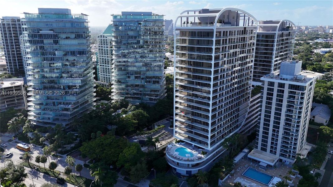 Condo located in Miami, FL showcasing its design and architecture (Image 41).