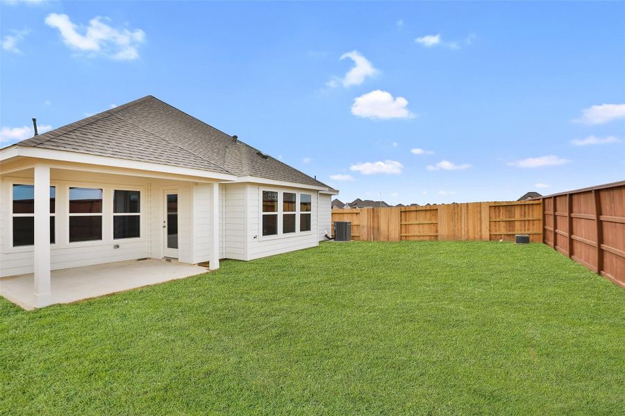 Exterior details and patio area of a home in Oakwood Estates, Waller (Image 23).