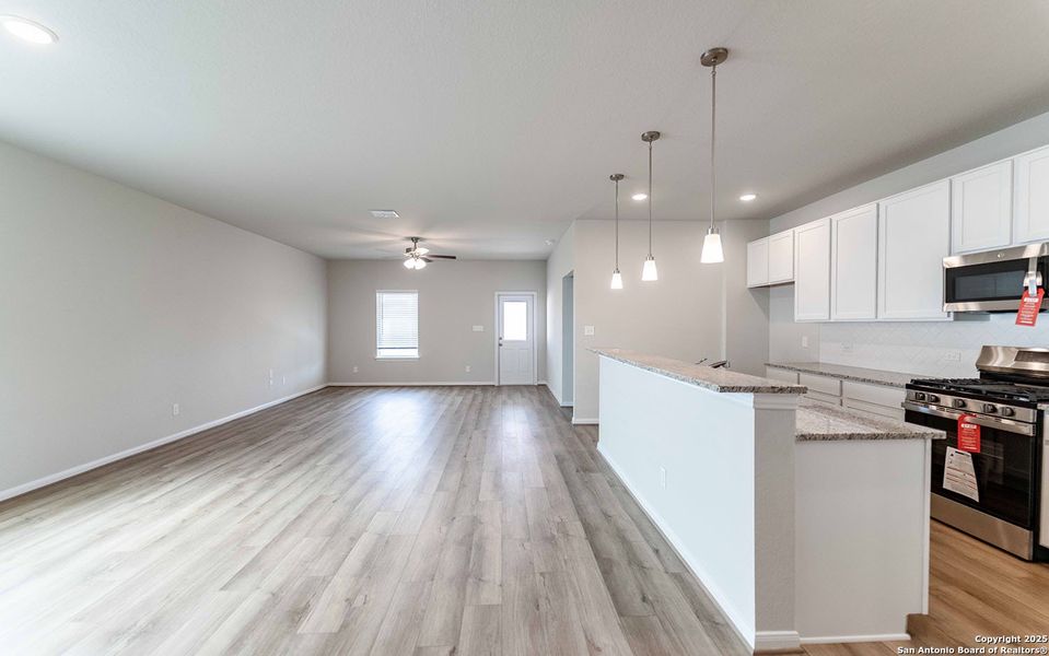 Spacious, unfurnished interior of a new home in Hennersby Hollow, San Antonio (Image 10). Spacious, unfurnished interior of a new home in Hennersby Hollow, San Antonio (Image 10).