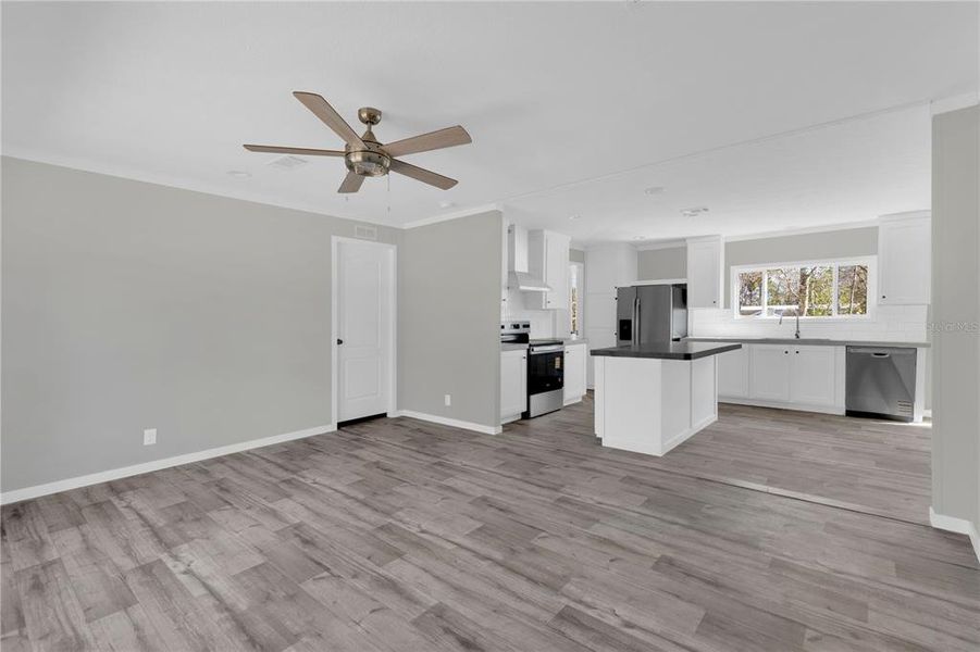 Spacious, unfurnished interior of a new home in , St. Cloud (Image 11).