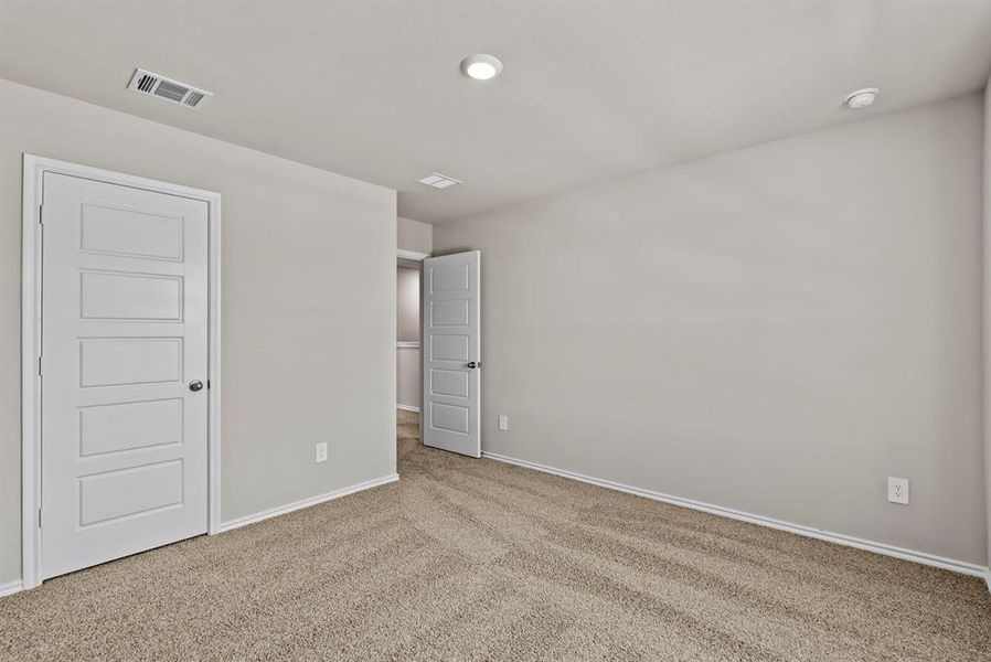Spacious, unfurnished interior of a new home in Orchard Village, Fort Worth (Image 18).