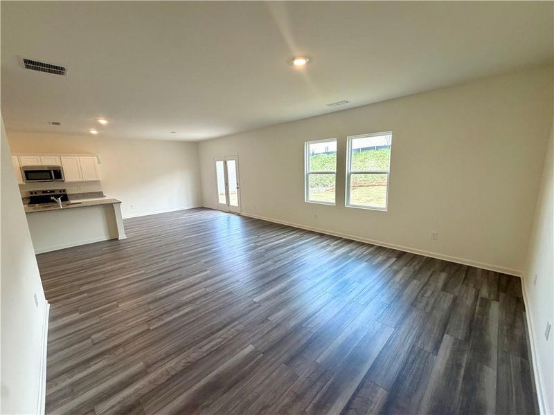Spacious, unfurnished interior of a new home in Mt. Tabor Ridge, Dallas (Image 15). Spacious, unfurnished interior of a new home in Mt. Tabor Ridge, Dallas (Image 15).