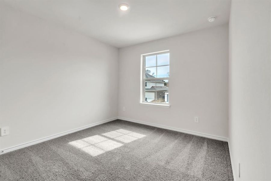 Spacious, unfurnished interior of a new home in The Landing at Hidden Lakes, McKinney (Image 28).