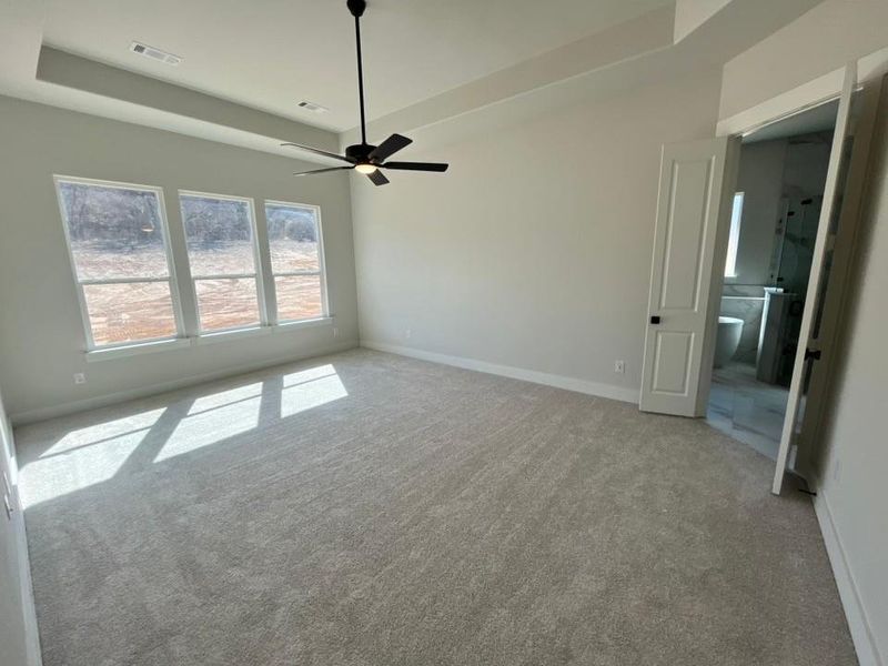 Spacious, unfurnished interior of a new home in Eagle Ridge Estates, Weatherford (Image 12).