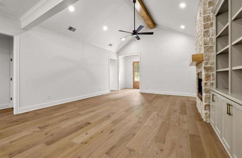 Spacious, unfurnished interior of a new home in , Athens (Image 30).