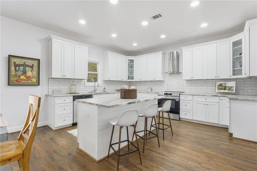 Furnished interior view inside a new home in , Villa Rica (Image 25).